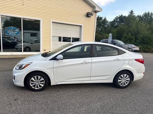 Used 2017 Hyundai Accent SE FWD image 2
