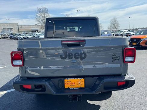 Used 2022 Jeep Gladiator Willys image 4