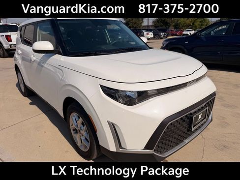 Certified 2025 Kia Soul LX w/ LX Technology Package FWD image 5