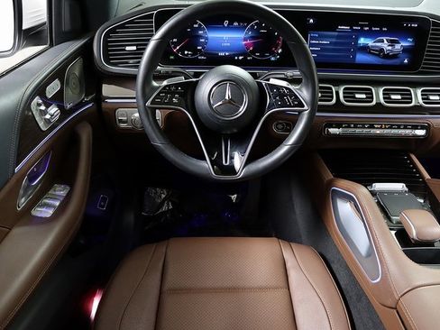 Used 2024 Mercedes-Benz GLE 350 4MATIC w/ Driver Assistance Package image 15