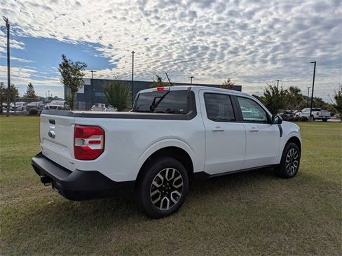 Used 2024 Ford Maverick Lariat image 3
