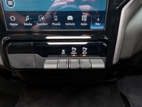 Used 2025 RAM 1500 Laramie AWD/4WD image 23