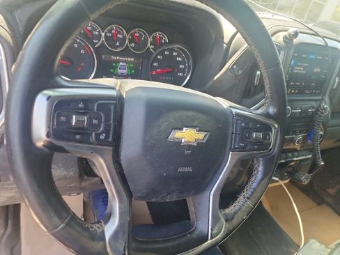 Used 2022 Chevrolet Silverado 1500 LT AWD/4WD image 7