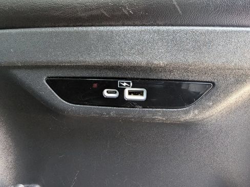 Used 2023 Chrysler Pacifica Touring-L FWD image 44