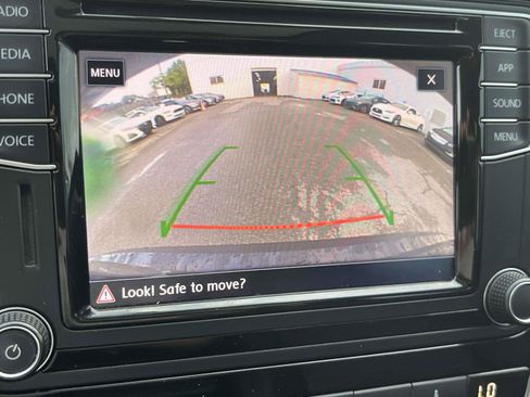 Used 2018 Volkswagen Passat 2.0T SE FWD image 22