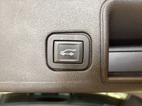 Used 2024 GMC Terrain SLT AWD/4WD image 25