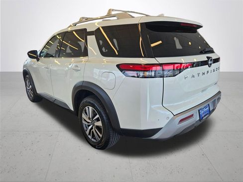Used 2023 Nissan Pathfinder SL AWD/4WD image 10