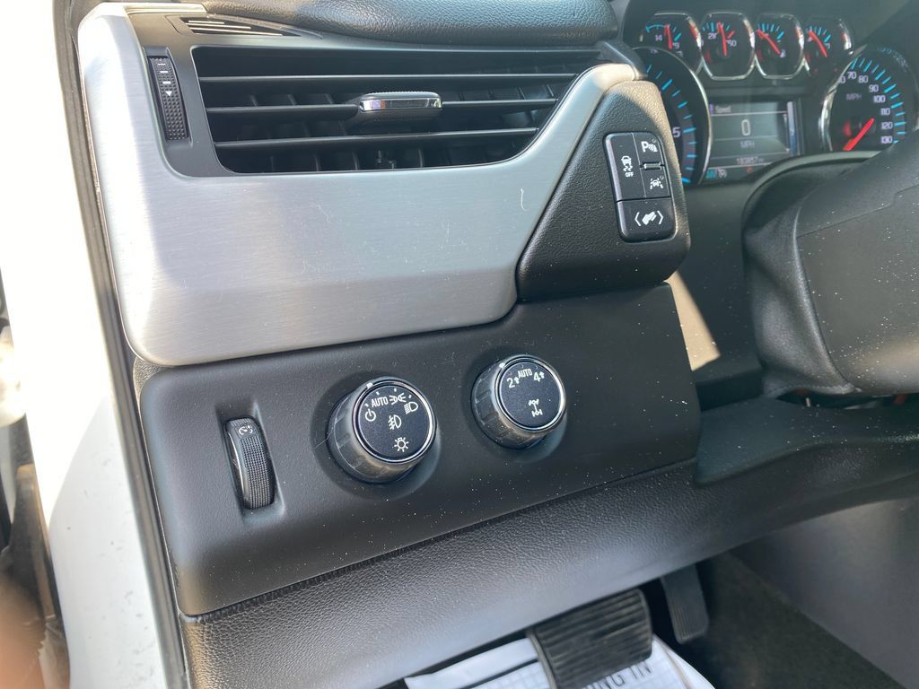 Used 2018 GMC Yukon XL SLT w/ Open Road Package AWD/4WD image 33