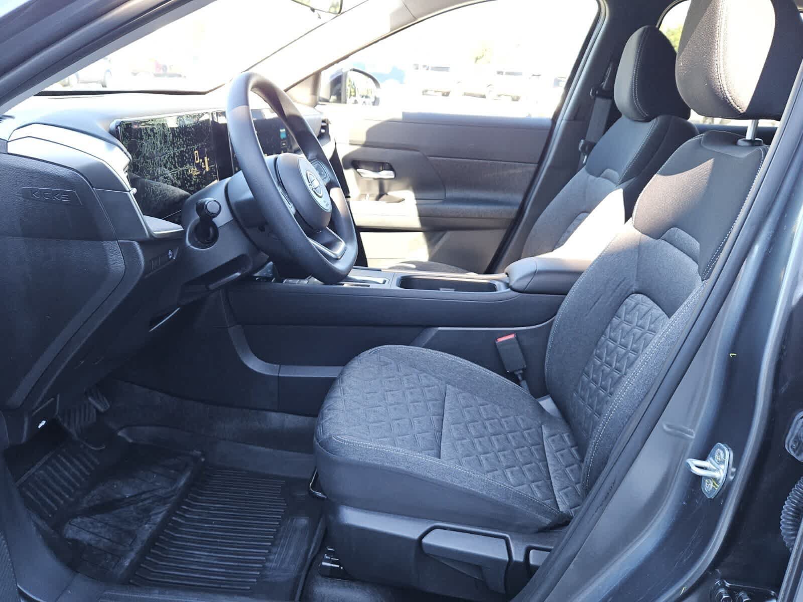 Used 2026 Nissan Kicks SV FWD image 3