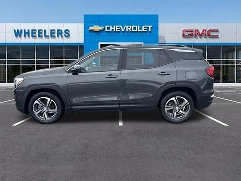 Used 2021 GMC Terrain SLT w/ Infotainment Package II image 2