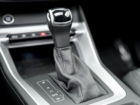 Certified 2025 Audi Q3 2.0T Premium image 17