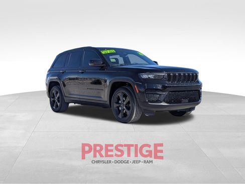 Used 2023 Jeep Grand Cherokee Altitude AWD/4WD image 5
