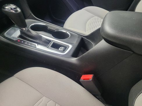Used 2021 Chevrolet Equinox LS FWD image 26