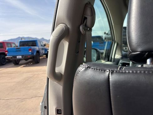 Used 2024 Chrysler Pacifica Touring-L FWD image 42