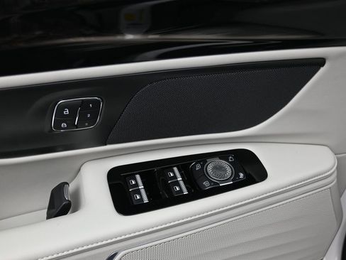 New 2026 Lincoln Nautilus Premier AWD/4WD image 11