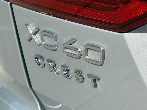 Certified 2023 Volvo XC60 B5 Plus w/ Climate Package image 9