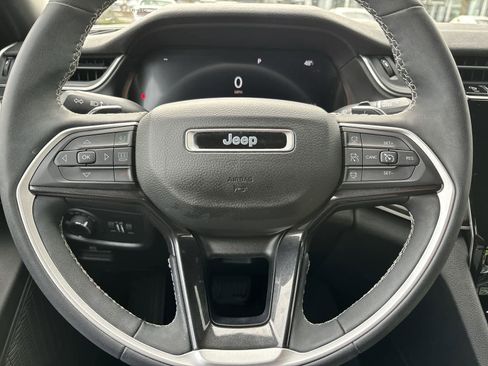 Used 2023 Jeep Grand Cherokee Altitude image 7
