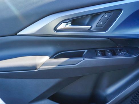 New 2026 Chevrolet Equinox EV LT image 18