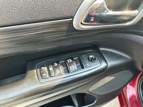 Used 2019 Jeep Grand Cherokee Altitude AWD/4WD image 16