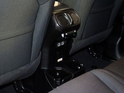 Used 2021 Jeep Gladiator Overland image 17