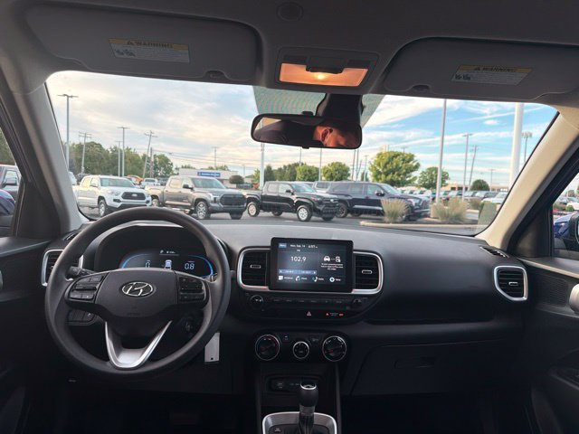 Used 2023 Hyundai Venue SE w/ Cargo Package FWD image 11