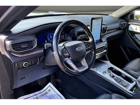 Used 2022 Ford Explorer Platinum w/ Equipment Group 601A AWD/4WD image 16