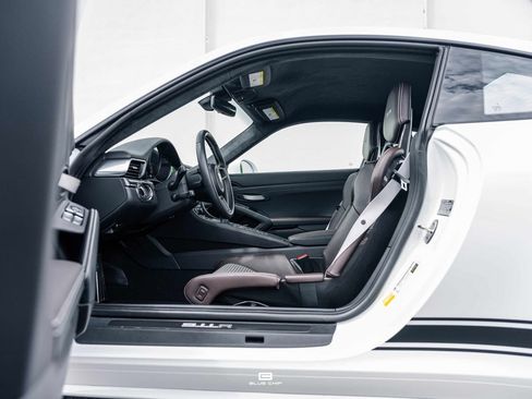 Used 2016 Porsche 911 R RWD image 35