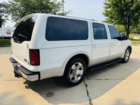 Used 2005 Ford Excursion Eddie Bauer RWD image 3