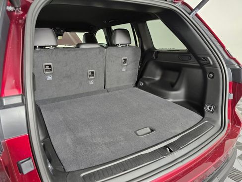 New 2025 Jeep Grand Cherokee Altitude image 14