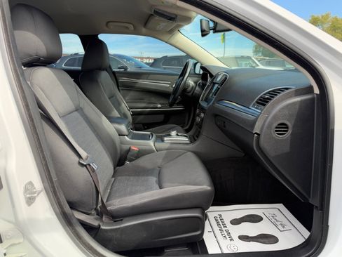 Used 2020 Chrysler 300 Touring w/ Sport Appearance Package image 11