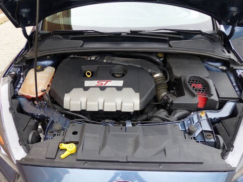 Used 2018 Ford Focus ST w/ Equipment Group 402A FWD image 24