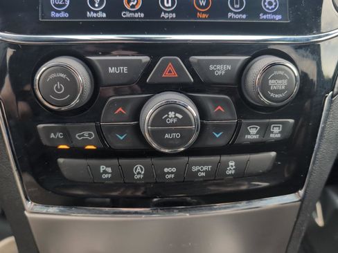 Used 2019 Jeep Grand Cherokee Laredo w/ 18" Wheel & 8.4" Radio Group AWD/4WD image 25