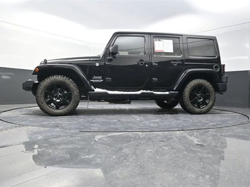 Used 2015 Jeep Wrangler Unlimited Sahara image 30