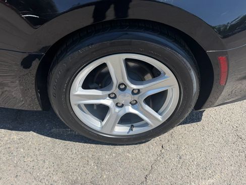 Used 2022 Chevrolet Camaro LT RWD image 9