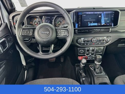 Used 2026 Jeep Wrangler Unlimited Rubicon AWD/4WD image 22