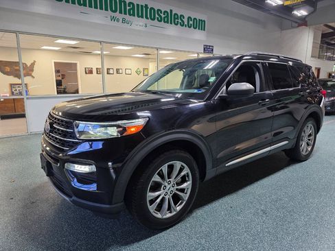 Used 2021 Ford Explorer XLT w/ Equipment Group 202A AWD/4WD image 2