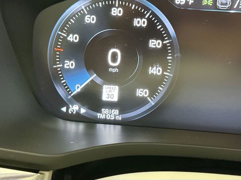 Used 2020 Volvo XC60 T6 Momentum w/ Protection Package Premier image 13