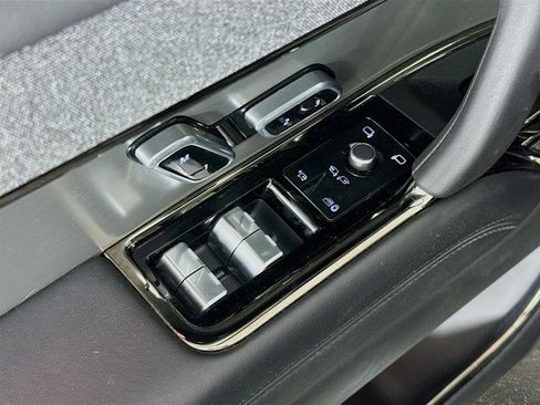 Used 2024 Land Rover Range Rover Sport SE image 20