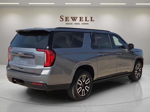 Used 2021 GMC Yukon XL AT4 w/ AT4 Premium Package AWD/4WD image 4