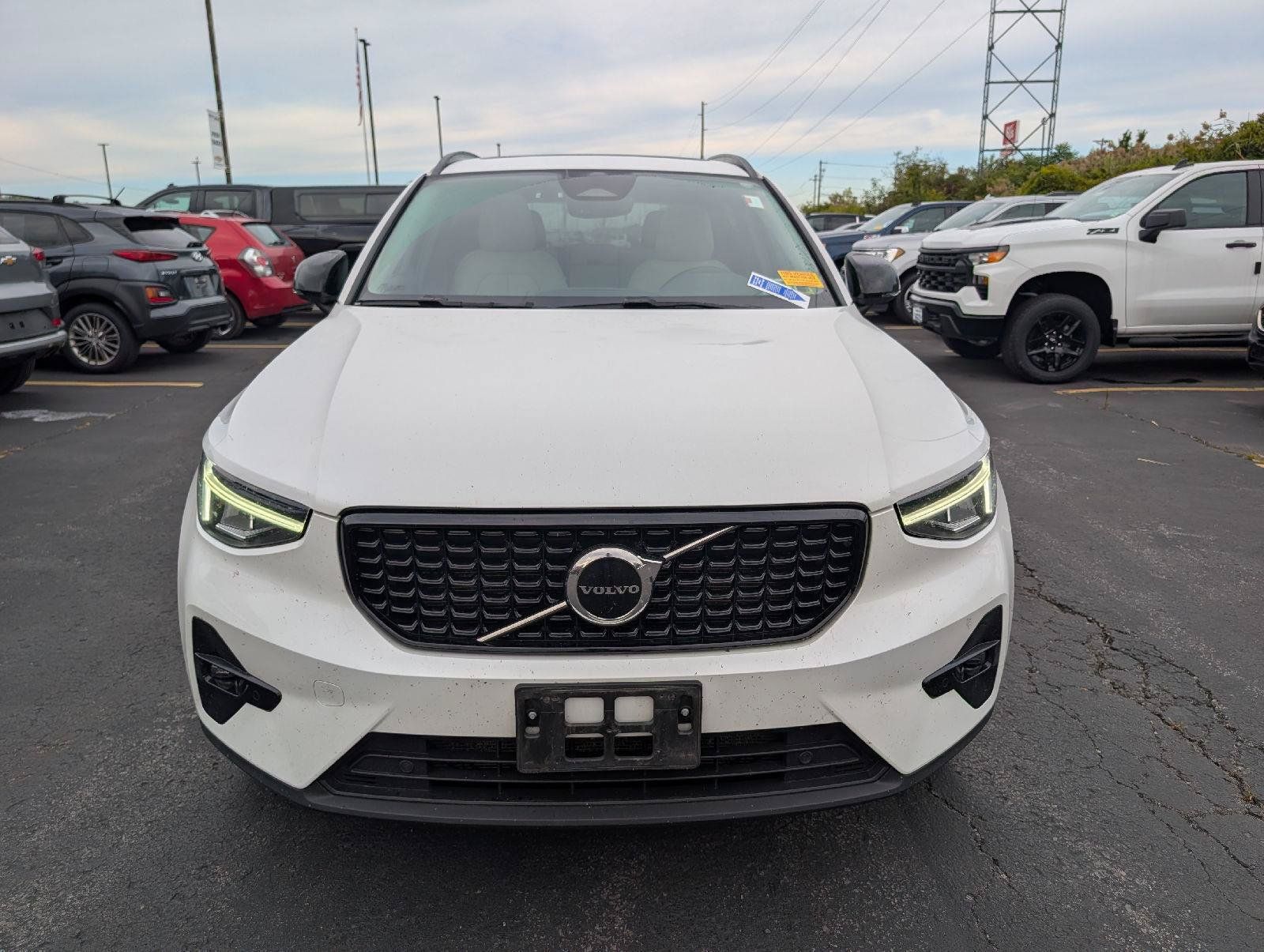 Used 2023 Volvo XC40 B5 Plus w/ Climate Package AWD/4WD image 2