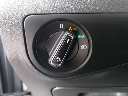 Used 2022 Volkswagen Tiguan SE image 32