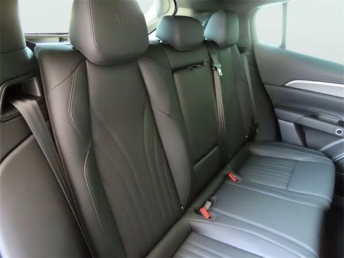 New 2024 Maserati Grecale GT image 18