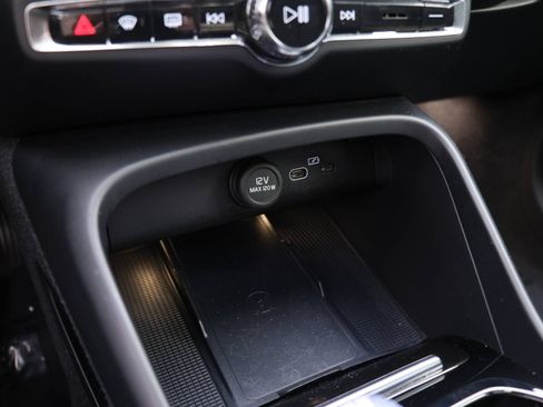 Certified 2024 Volvo XC40 B5 Plus w/ Protection Package Premier image 11