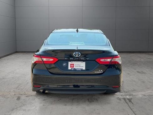 Used 2019 Toyota Camry LE FWD image 4