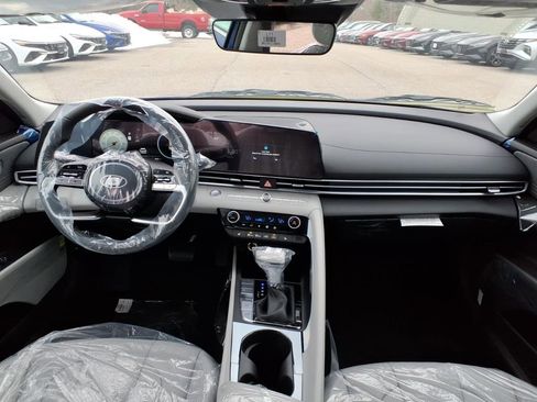 New 2025 Hyundai Elantra Limited image 10