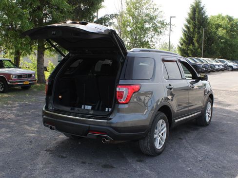 Used 2018 Ford Explorer XLT w/ Equipment Group 201A AWD/4WD image 7