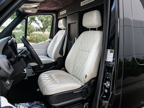 Used 2022 Mercedes-Benz Sprinter 2500 image 29