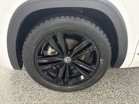 Used 2022 Volkswagen Atlas Cross Sport SEL R-Line image 18
