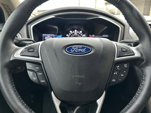 Used 2017 Ford Fusion SE w/ Fusion SE Technology Package image 22