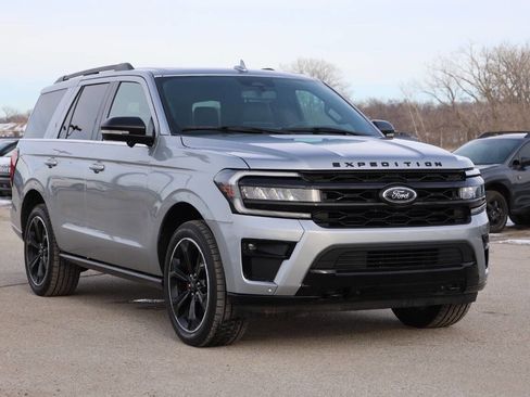 Used 2022 Ford Expedition Limited image 4